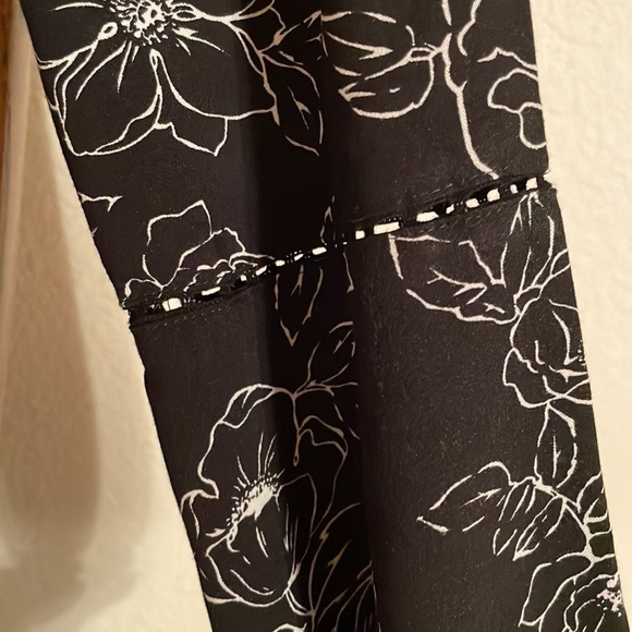 Forever 21 Black/White Romper - Picture 3 of 5